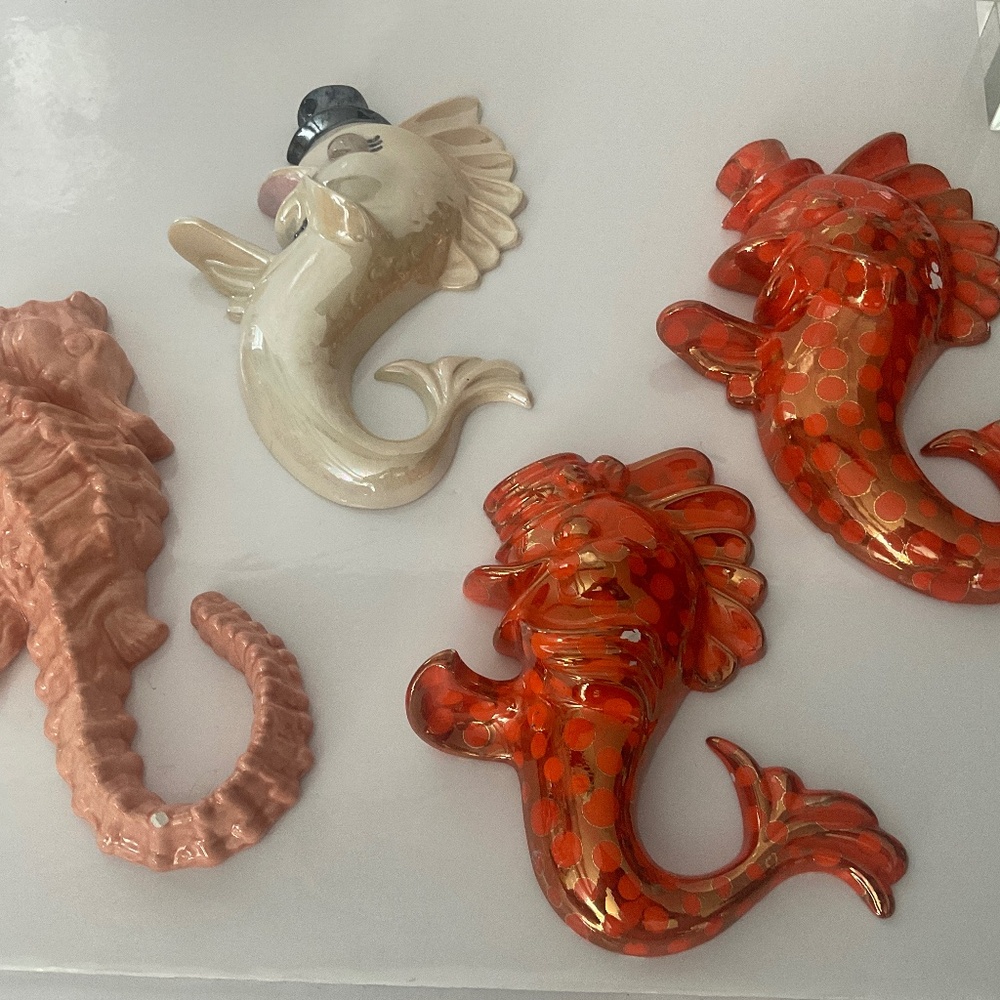 4 VINTAGE WALL PLAQUES SEAHORSE & DOLPHIN FISH MCM